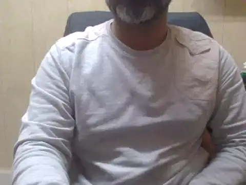 Snapshot of hairymaster95 chatting on January 26, 2025, 7:53 am hairymaster95 online show from January 26, 2025, 7:53 am