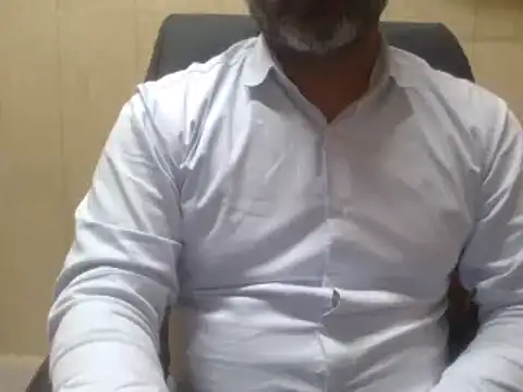 Snapshot of hairymaster95 chatting on February 6, 2025, 11:10 am hairymaster95 online show from February 6, 2025, 11:10 am