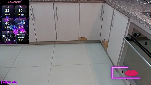 Kerly Doll online show from October 1, 2025, 12:11 pm