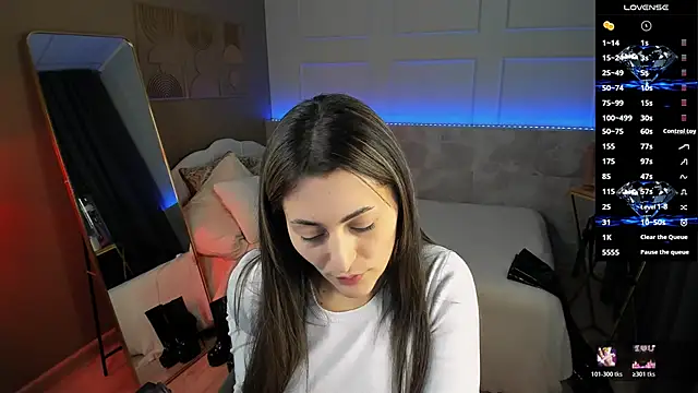 KylieMellow online show from April 25, 2026, 1:14 pm