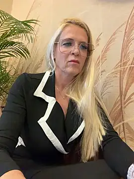 Reyna63 online show from July 24, 2026, 7:45 pm