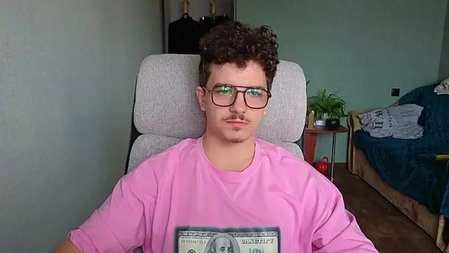 Snapshot of Remy_Miles chatting on November 7, 2025, 8:25 am Remy Miles online show from November 7, 2025, 8:25 am