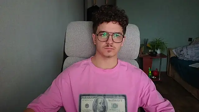 Snapshot of Remy_Miles chatting on November 16, 2025, 12:44 pm Remy Miles online show from November 16, 2025, 12:44 pm