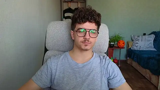 Snapshot of Remy_Miles chatting on November 21, 2025, 10:58 am Remy Miles online show from November 21, 2025, 10:58 am