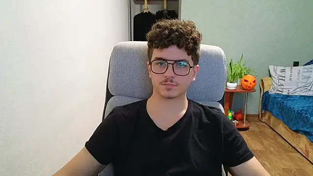 Snapshot of Remy_Miles chatting on November 23, 2025, 1:33 pm Remy Miles online show from November 23, 2025, 1:33 pm