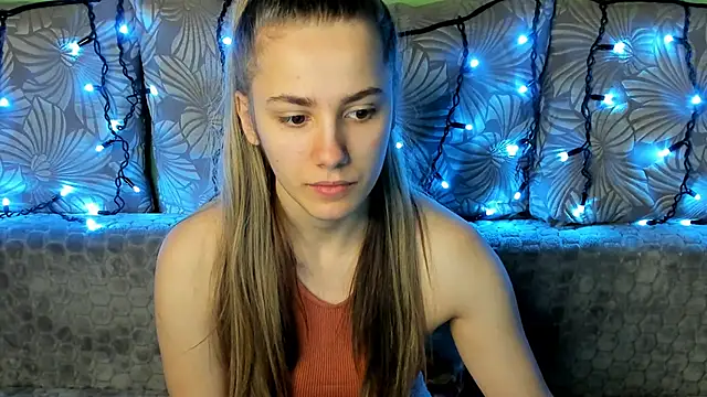 Snapshot of MaggieCake chatting on December 6, 2024, 4:25 am MaggieCake online show from December 6, 2024, 4:25 am