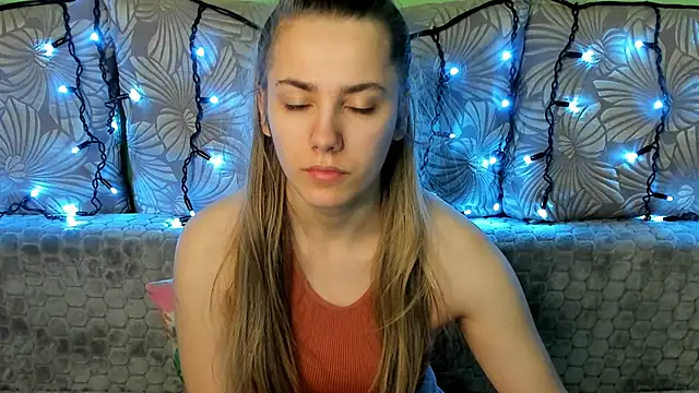 Snapshot of MaggieCake chatting on December 7, 2024, 4:31 am MaggieCake online show from December 7, 2024, 4:31 am