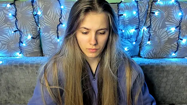 Snapshot of MaggieCake chatting on December 10, 2024, 12:39 am MaggieCake online show from December 10, 2024, 12:39 am