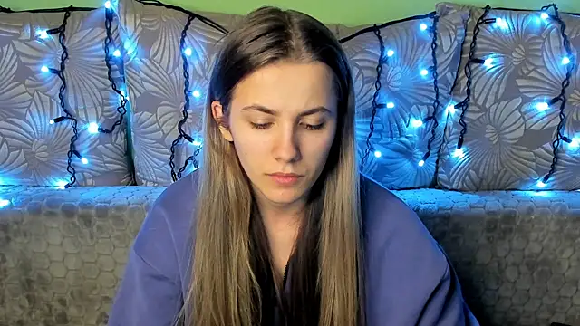 Snapshot of MaggieCake chatting on December 11, 2024, 1:05 am MaggieCake online show from December 11, 2024, 1:05 am