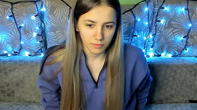 Snapshot of MaggieCake chatting on December 13, 2024, 1:37 am MaggieCake online show from December 13, 2024, 1:37 am