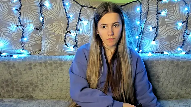 Snapshot of MaggieCake chatting on December 16, 2024, 4:02 am MaggieCake online show from December 16, 2024, 4:02 am