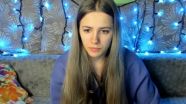 Snapshot of MaggieCake chatting on December 17, 2024, 4:12 am MaggieCake online show from December 17, 2024, 4:12 am