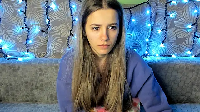 Snapshot of MaggieCake chatting on December 18, 2024, 3:26 am MaggieCake online show from December 18, 2024, 3:26 am