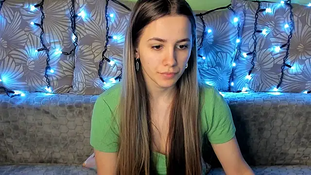 Snapshot of MaggieCake chatting on December 20, 2024, 7:12 am MaggieCake online show from December 20, 2024, 7:12 am