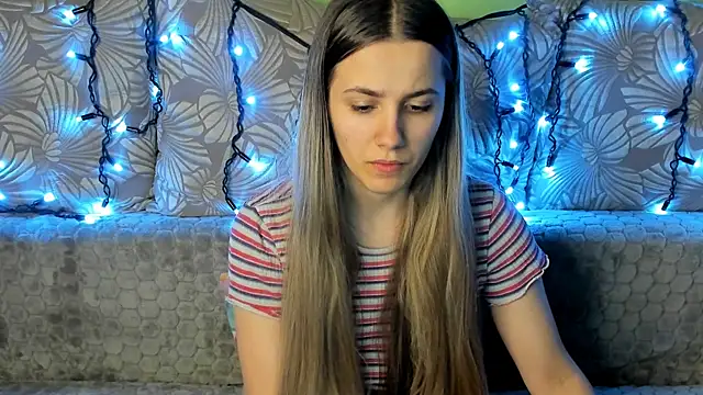 Snapshot of MaggieCake chatting on December 25, 2024, 1:10 am MaggieCake online show from December 25, 2024, 1:10 am