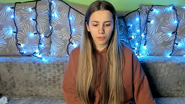 Snapshot of MaggieCake chatting on December 26, 2024, 3:59 am MaggieCake online show from December 26, 2024, 3:59 am