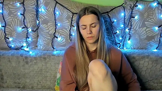 Snapshot of MaggieCake chatting on December 27, 2024, 4:04 am MaggieCake online show from December 27, 2024, 4:04 am