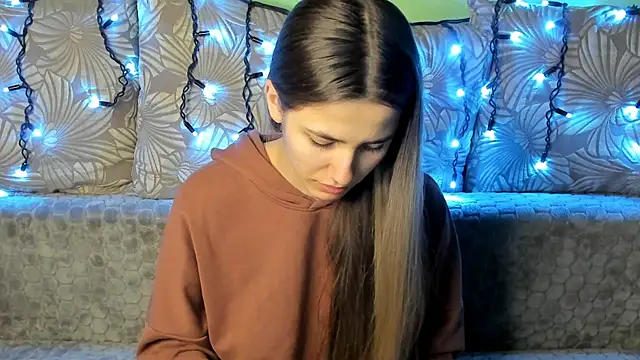 Snapshot of MaggieCake chatting on December 31, 2024, 1:36 am MaggieCake online show from December 31, 2024, 1:36 am