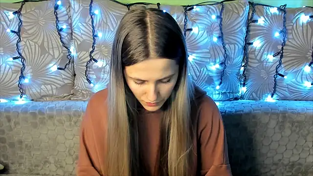 Snapshot of MaggieCake chatting on January 3, 2025, 1:05 am MaggieCake online show from January 3, 2025, 1:05 am