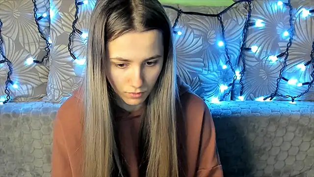 Snapshot of MaggieCake chatting on January 4, 2025, 4:01 am MaggieCake online show from January 4, 2025, 4:01 am