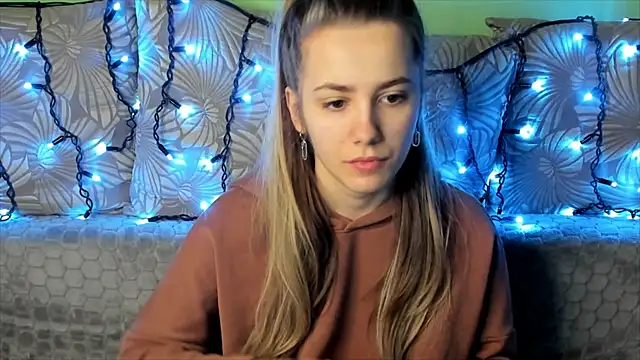 Snapshot of MaggieCake chatting on January 5, 2025, 6:02 am MaggieCake online show from January 5, 2025, 6:02 am