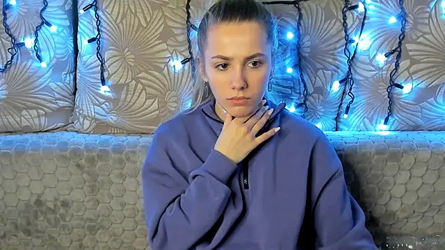 Snapshot of MaggieCake chatting on January 12, 2025, 9:19 am MaggieCake online show from January 12, 2025, 9:19 am