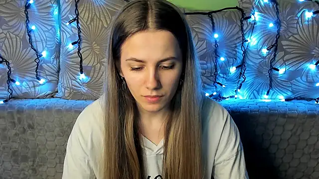 Snapshot of MaggieCake chatting on January 19, 2025, 1:43 am MaggieCake online show from January 19, 2025, 1:43 am