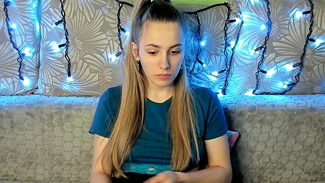 Snapshot of MaggieCake chatting on January 26, 2025, 5:02 am MaggieCake online show from January 26, 2025, 5:02 am