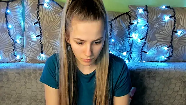 Snapshot of MaggieCake chatting on January 27, 2025, 5:14 am MaggieCake online show from January 27, 2025, 5:14 am