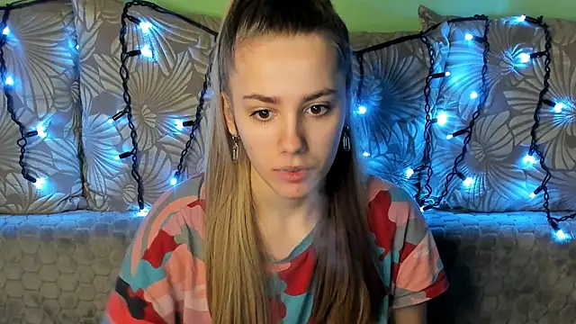 Snapshot of MaggieCake chatting on February 1, 2025, 3:41 am MaggieCake online show from February 1, 2025, 3:41 am