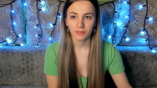 Snapshot of MaggieCake chatting on February 9, 2025, 1:22 am MaggieCake online show from February 9, 2025, 1:22 am