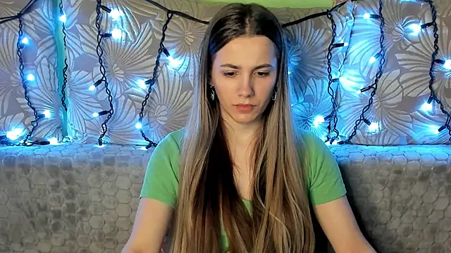 Snapshot of MaggieCake chatting on February 9, 2025, 4:25 am MaggieCake online show from February 9, 2025, 4:25 am