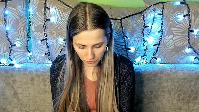 Snapshot of MaggieCake chatting on February 14, 2025, 4:37 am MaggieCake online show from February 14, 2025, 4:37 am