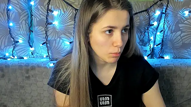 Snapshot of MaggieCake chatting on February 23, 2025, 8:49 am MaggieCake online show from February 23, 2025, 8:49 am