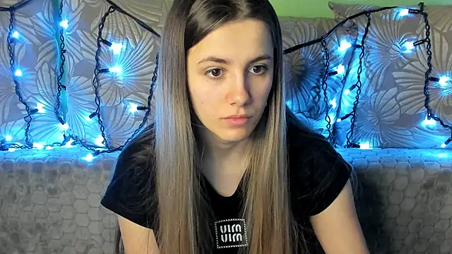 Snapshot of MaggieCake chatting on February 25, 2025, 5:19 am MaggieCake online show from February 25, 2025, 5:19 am