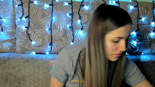 Snapshot of MaggieCake chatting on March 2, 2025, 5:44 am MaggieCake online show from March 2, 2025, 5:44 am