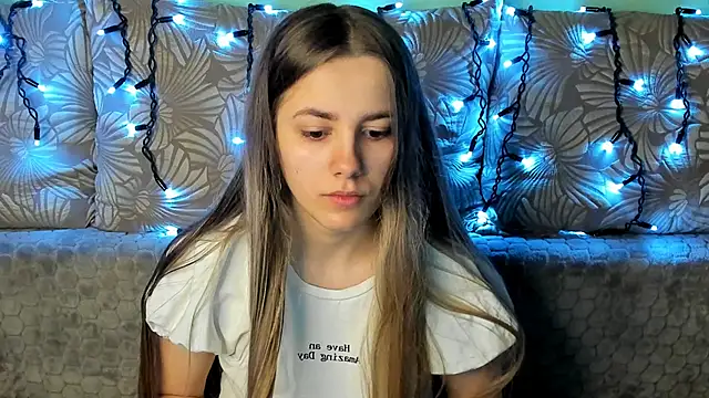 Snapshot of MaggieCake chatting on March 4, 2025, 3:44 am MaggieCake online show from March 4, 2025, 3:44 am