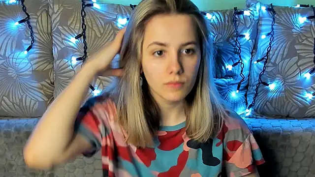 Snapshot of MaggieCake chatting on March 8, 2025, 1:06 am MaggieCake online show from March 8, 2025, 1:06 am