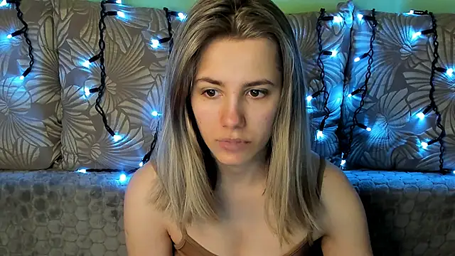 Snapshot of MaggieCake chatting on March 10, 2025, 6:49 am MaggieCake online show from March 10, 2025, 6:49 am