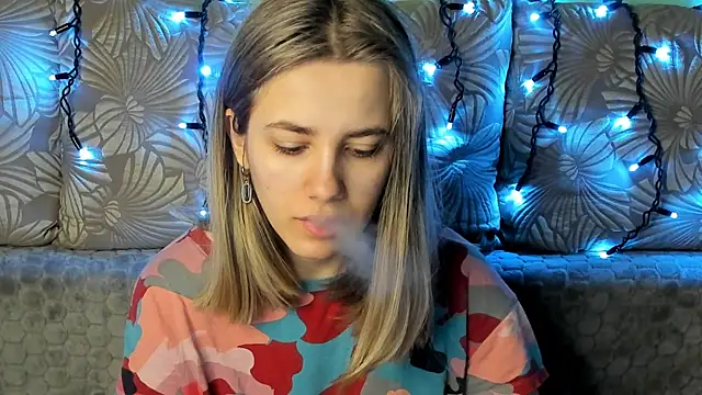 Snapshot of MaggieCake chatting on March 11, 2025, 7:26 am MaggieCake online show from March 11, 2025, 7:26 am