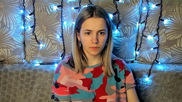 Snapshot of MaggieCake chatting on March 14, 2025, 1:16 am MaggieCake online show from March 14, 2025, 1:16 am