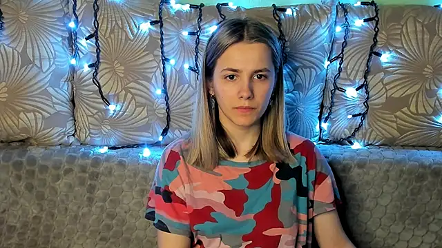 Snapshot of MaggieCake chatting on March 14, 2025, 4:21 am MaggieCake online show from March 14, 2025, 4:21 am