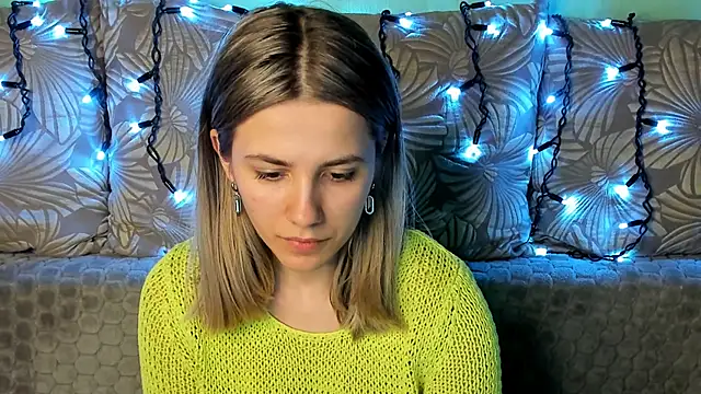 Snapshot of MaggieCake chatting on March 16, 2025, 1:49 am MaggieCake online show from March 16, 2025, 1:49 am