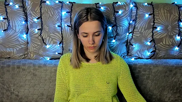 Snapshot of MaggieCake chatting on March 16, 2025, 5:47 am MaggieCake online show from March 16, 2025, 5:47 am