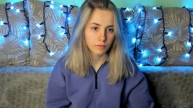 Snapshot of MaggieCake chatting on March 18, 2025, 1:32 am MaggieCake online show from March 18, 2025, 1:32 am