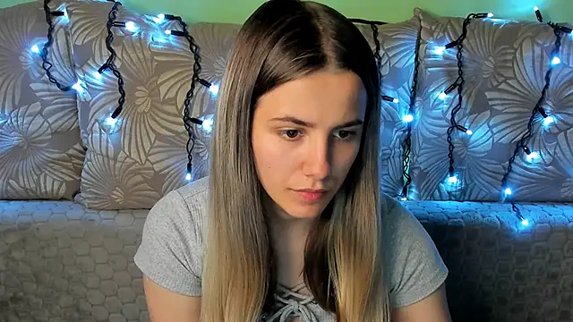 Snapshot of MaggieCake chatting on October 20, 2025, 1:50 am MaggieCake online show from October 20, 2025, 1:50 am