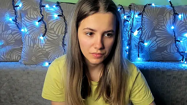 Snapshot of MaggieCake chatting on November 5, 2025, 5:07 am MaggieCake online show from November 5, 2025, 5:07 am