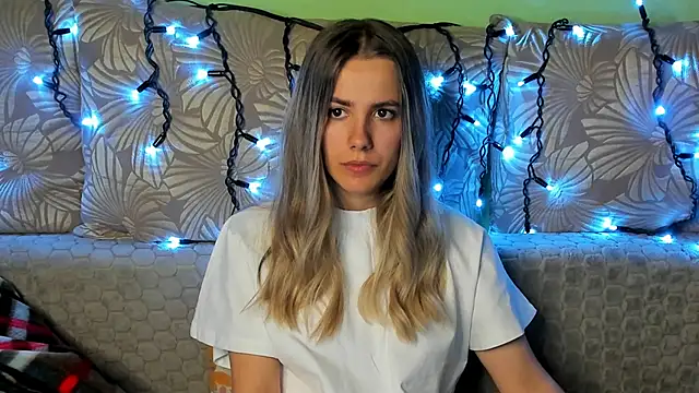 Snapshot of MaggieCake chatting on November 8, 2025, 1:39 am MaggieCake online show from November 8, 2025, 1:39 am