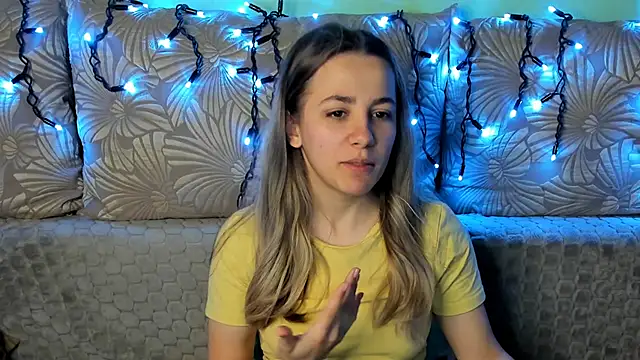 Snapshot of MaggieCake chatting on December 19, 2025, 4:08 am MaggieCake online show from December 19, 2025, 4:08 am