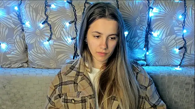 MaggieCake online show from April 11, 2026, 3:00 am